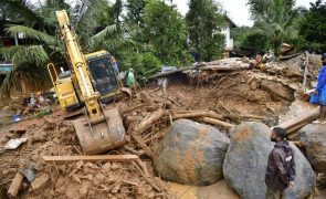 Pelo menos 150 pessoas morreram em deslizamentos de terra na Índia, segundo novo balanço