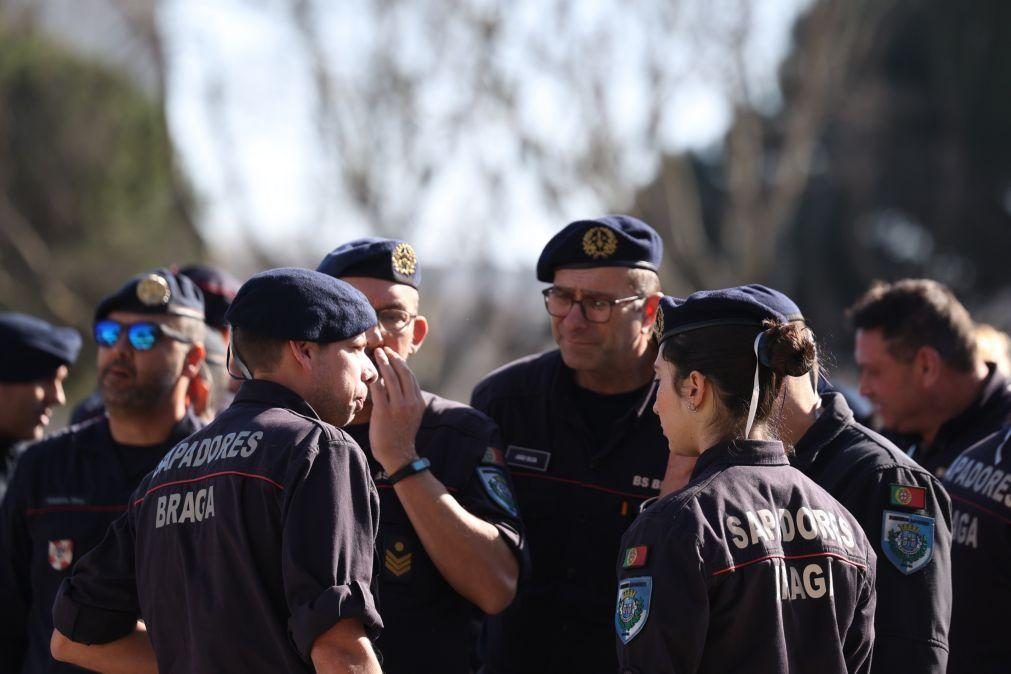 Bombeiros sapadores manifestam revolta pela 