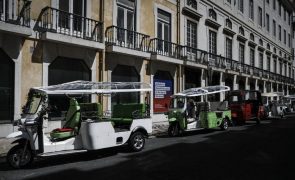 Câmara de Lisboa quer limitar estacionamento e licenças de 'tuk tuk'