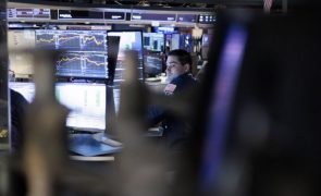 Wall Street fecha em baixa devido a indicadores que preocupam investidores