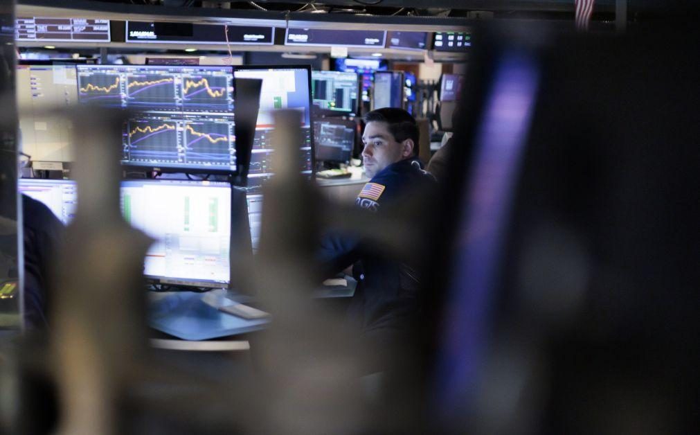 Wall Street fecha em baixa devido a indicadores que preocupam investidores