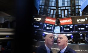 Wall Street fecha semana em baixa abalada por números do mercado laboral