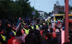 Polícia britânica prepara-se para mais violência no fim de semana