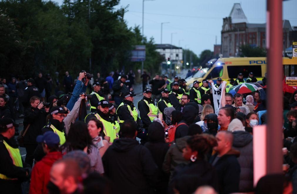 Polícia britânica prepara-se para mais violência no fim de semana