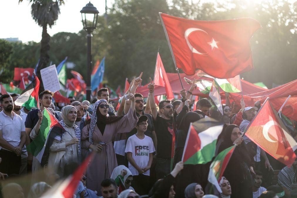 Milhares manifestam-se em Istambul contra morte do líder do Hamas