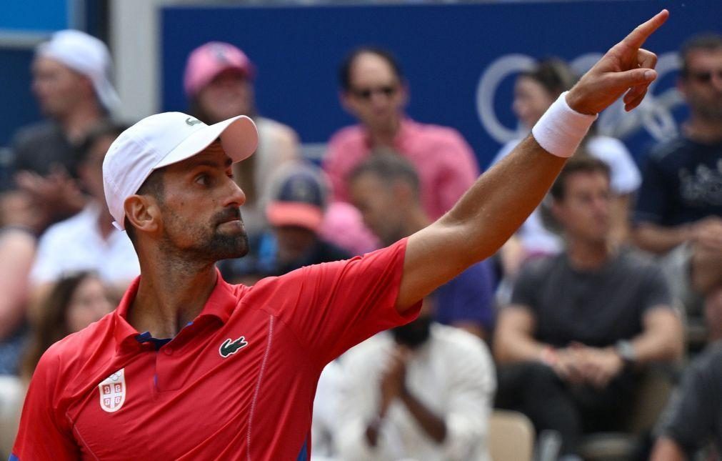 Djokovic bate Alcaraz e conquista ouro no ténis masculino em Paris2024