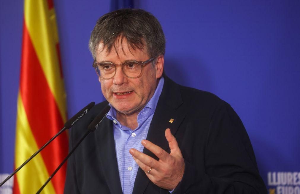 Investidura de governo socialista na Catalunha ameaçada por regresso de Puigdemont