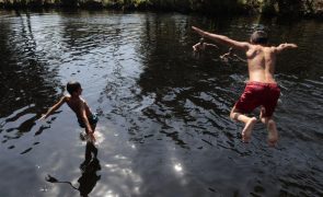 Calor intenso no fim de semana faz subir avisos e só 3 distritos escapam