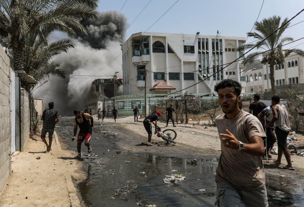 Ataque israelita mata pelo menos 90 em escola de Gaza -- novo balanço