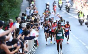 Etíope Tamirat Tola vence medalha de ouro na maratona em Paris2024