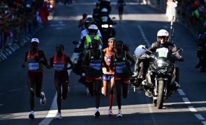 Neerlandesa Sifan Hassan conquista ouro na maratona feminina em Paris2024