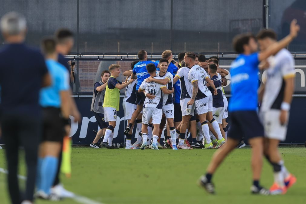 Famalicão vence Benfica por 2-0 no arranque da edição 2024/25 da I Liga