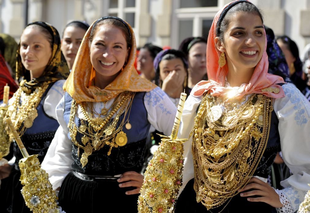 Mil mulheres de Portugal e 10 países desfilam na Mordomia em Viana do Castelo