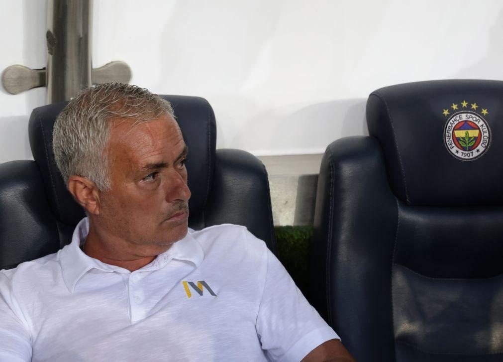 Fenerbahçe de Mourinho 'cai' para a Liga Europa após empate com Lille