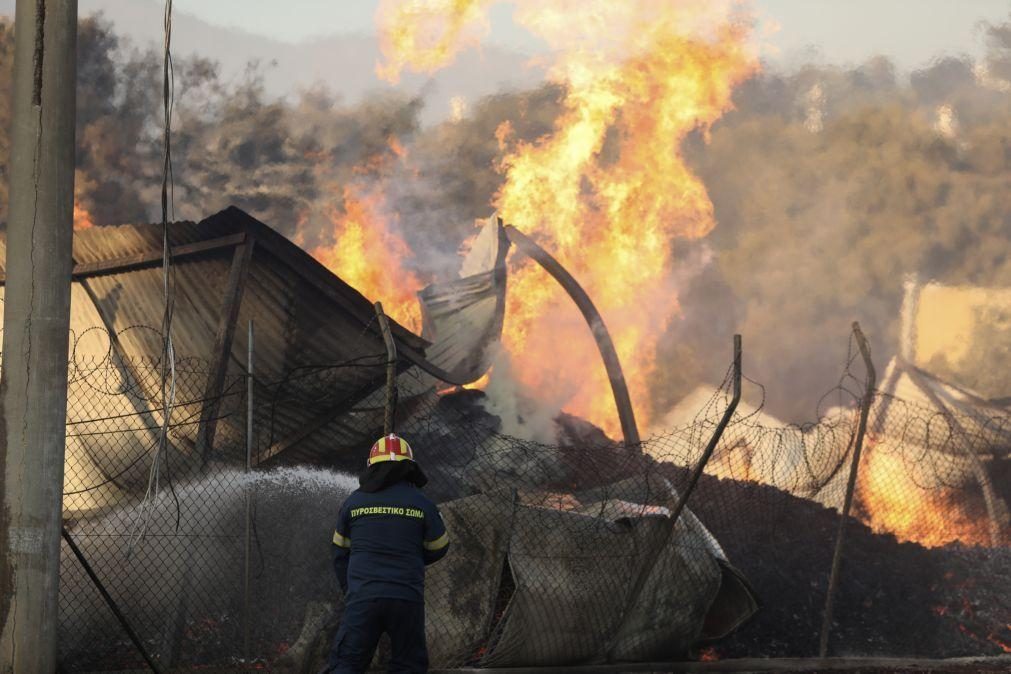 Prossegue quarto dia de combate a incêndio em torno de Atenas