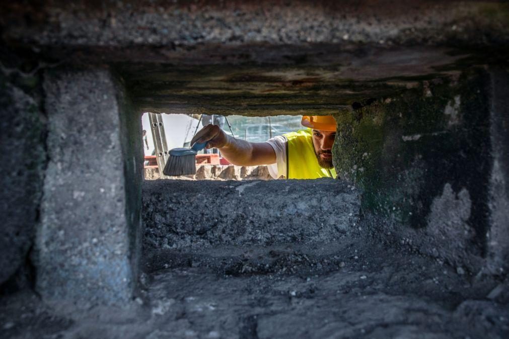 Escavações revelam nova configuração de abrigo de metralhadora em Vila Franca do Campo