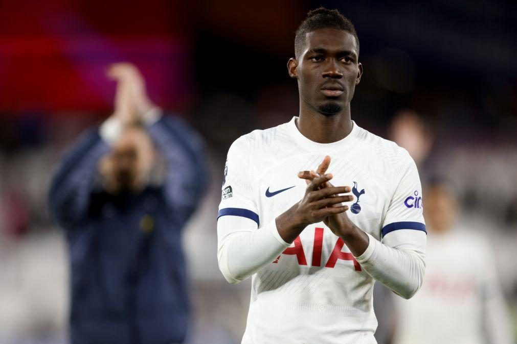 Bissouma suspenso pelo Tottenham após ter-se filmado a consumir 'droga do riso'