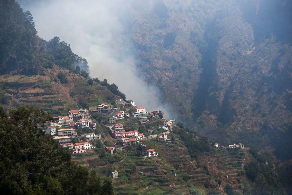 Controladas as duas frentes do incêndio no concelho de Câmara de Lobos