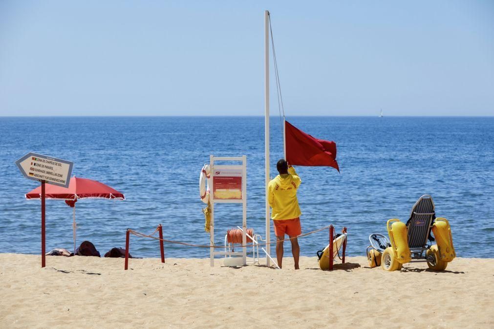 Bandeiras vermelhas nas praias de Quarteira e Vilamoura por possível contaminação com águas residuais