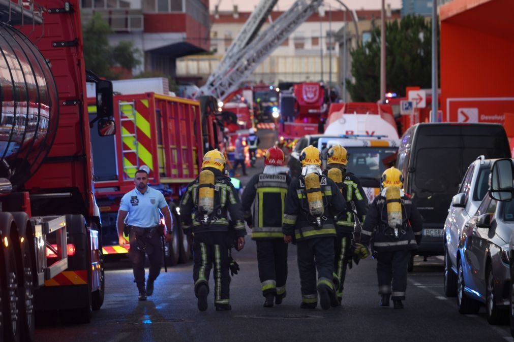 Portugal tem 13.700 bombeiros profissionais e é dos países da UE que menos investe contra fogos