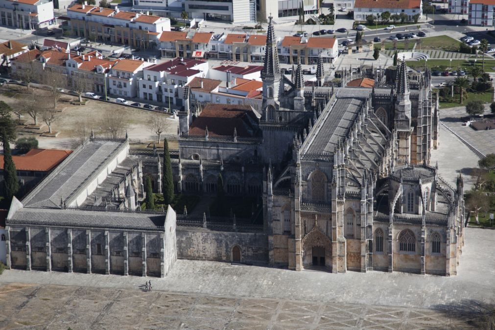 Escultor Virgil Scripcariu expõe pela primeira vez em Portugal no Mosteiro da Batalha