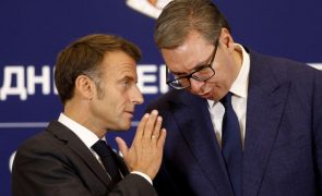 Sérvia fecha compra de 12 caças franceses Rafale durante visita de Macron a Belgrado