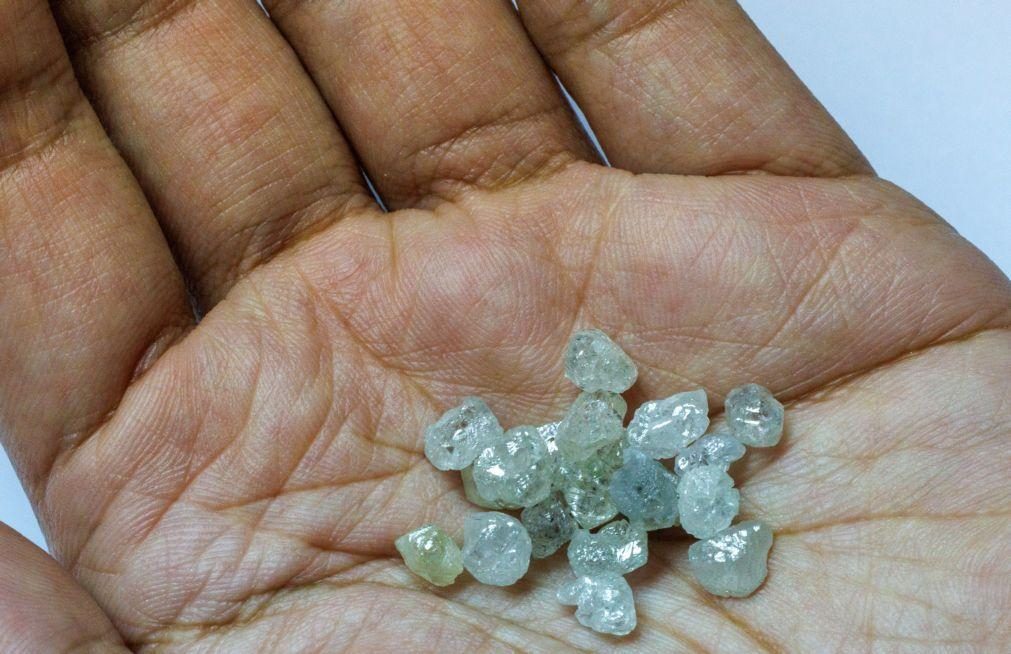 Preço do diamante caiu para metade com impacto na economia angolana