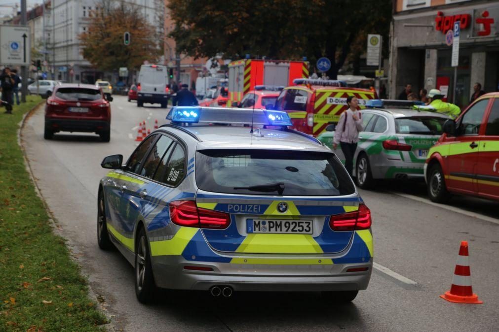 Ataque com faca em autocarro faz cinco feridos no oeste da Alemanha