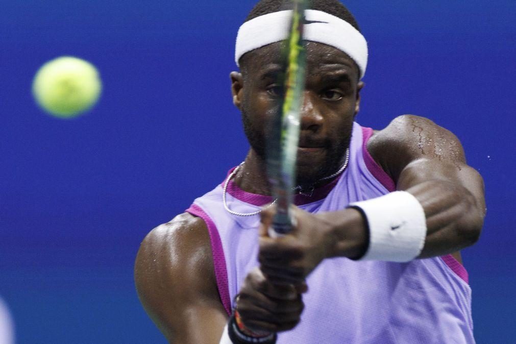 Tiafoe em duelo norte-americano nas meias-finais após desistência no US Open