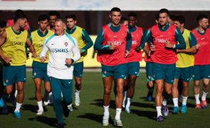 Ronaldo inicia o Portugal-Escócia no banco de suplentes