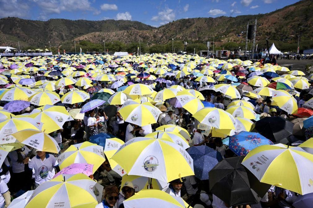 REPORTAGEM: Timor/Papa: Peregrinos estrangeiros juntam-se aos timorenses na missa campal