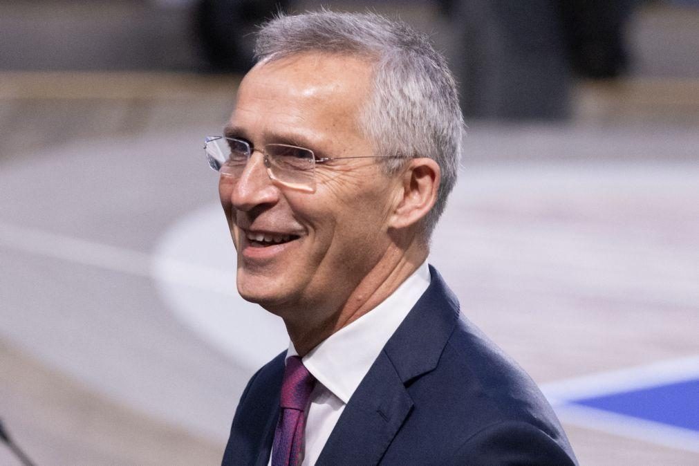 Stoltenberg despede-se alertando para perigo de 