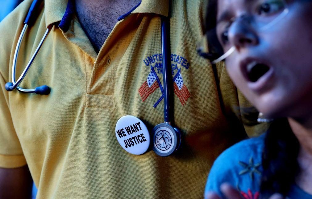 Fim da greve dos médicos de Calcutá mais de um mês depois de homicídio de colega