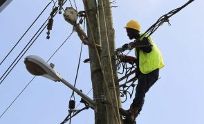 Angola quer aumentar acesso a eletricidade para metade da população até 2027