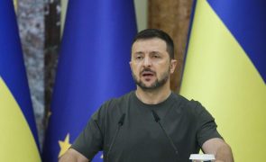 Zelensky diz que Rússia lançou 900 bombas, 400 'drones' e 30 mísseis numa semana