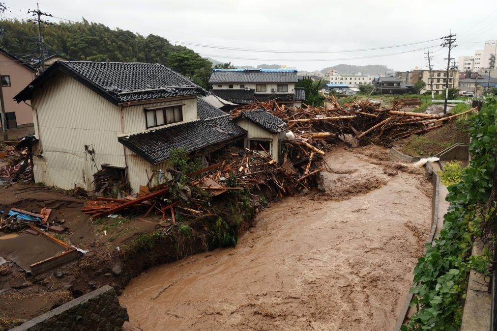 Pelo menos seis mortos em inundações e aluimentos de terra no Japão