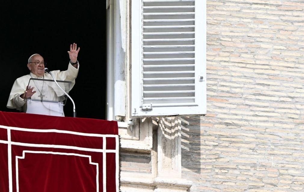 Papa pediu libertação da líder Aung San Suu Kyi