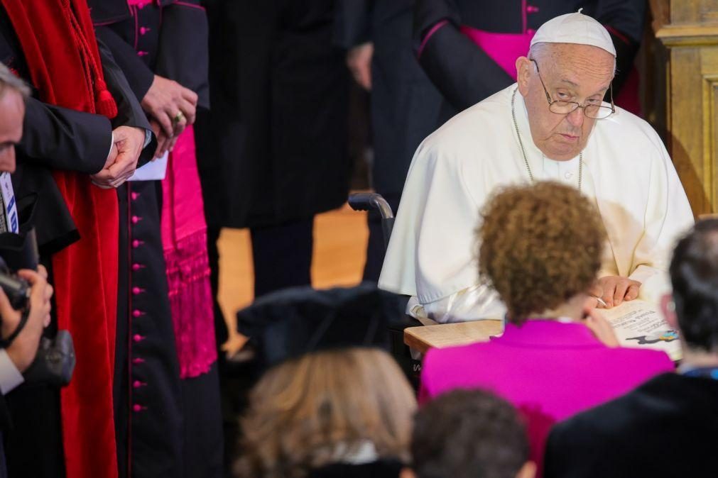 Papa pediu à igreja belga que se aproxime e ajude vítimas de abusos