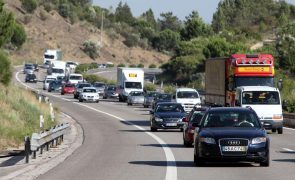 Trânsito cortado na autoestrada 1 em Coimbra devido a despiste de pesado