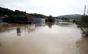 Tempestade mata pelo menos 14 pessoas e inunda centro e sul da Bósnia