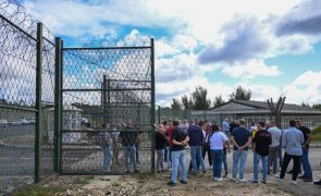 Guardas prisionais concentrados em Vale de Judeus em solidariedade com colegas