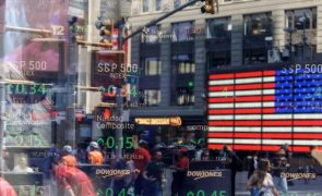 Wall Street segue em baixa após recorde no Dow Jones