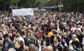 Manifestação pela redução das rendas leva milhares às ruas de Madrid