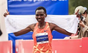 Queniana Ruth Chepngetich vence maratona de Boston com recorde mundial