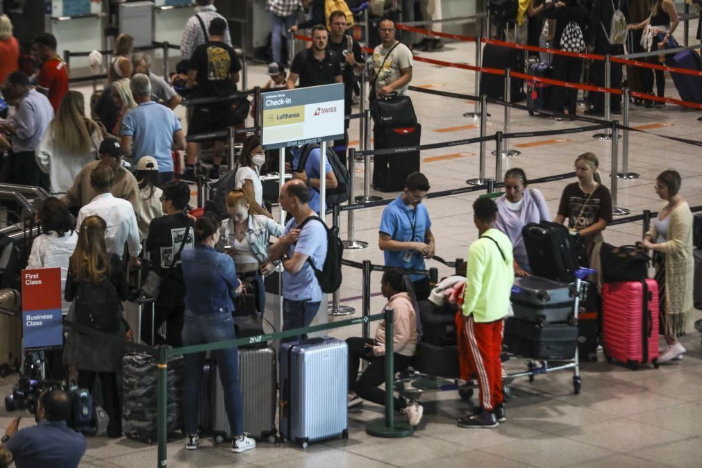 Passageiros nos aeroportos nacionais aumentam 4,5% até agosto para 47.496 milhões