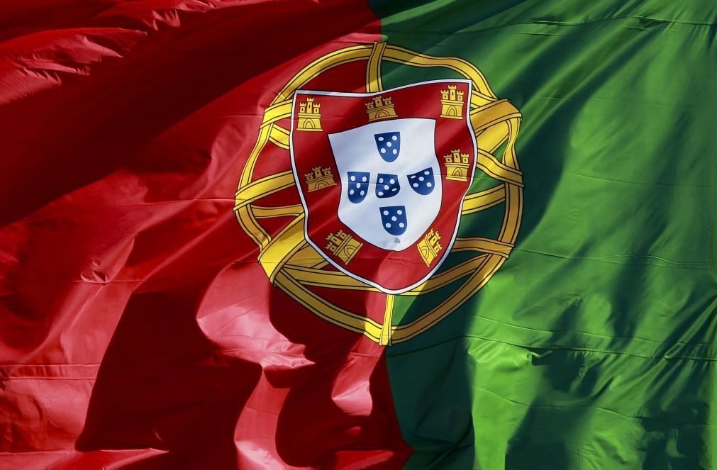 Retirada bandeira portuguesa de navio com explosivos para Israel