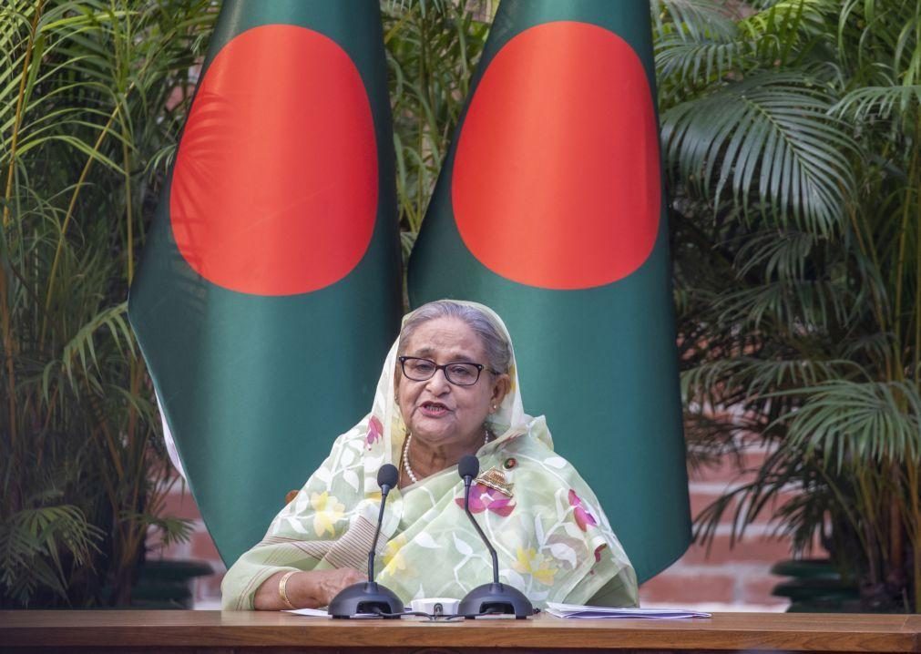 Tribunal do Bangladesh emite ordem de captura para antiga primeira-ministra