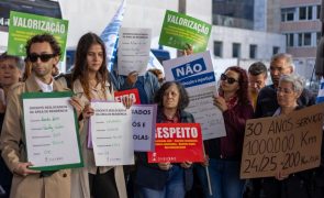 Manifestação exige ajudas para todos os docentes colocados longe de casa