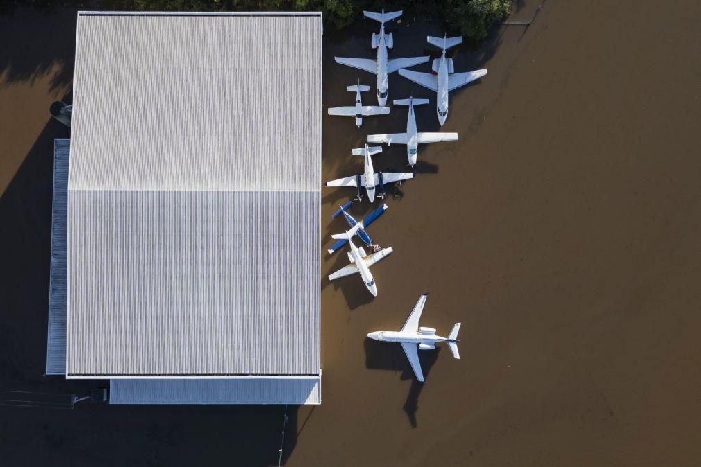 Aeroporto brasileiro de Porto Alegre volta a funcionar cinco meses após inundações