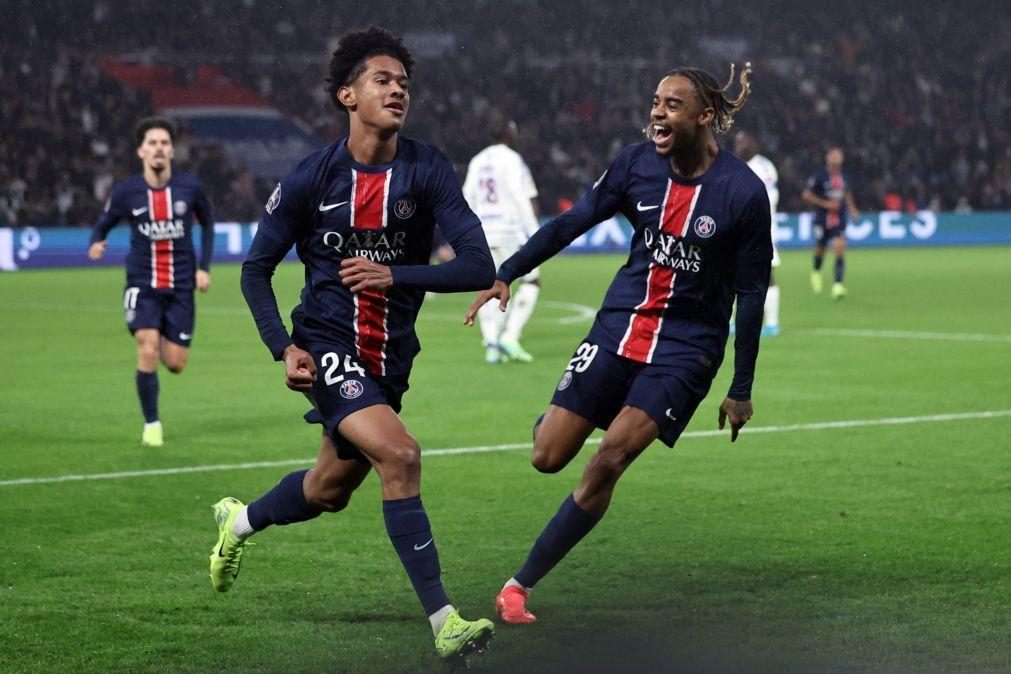 PSG vence Estrasburgo e sobe à liderança da Liga francesa